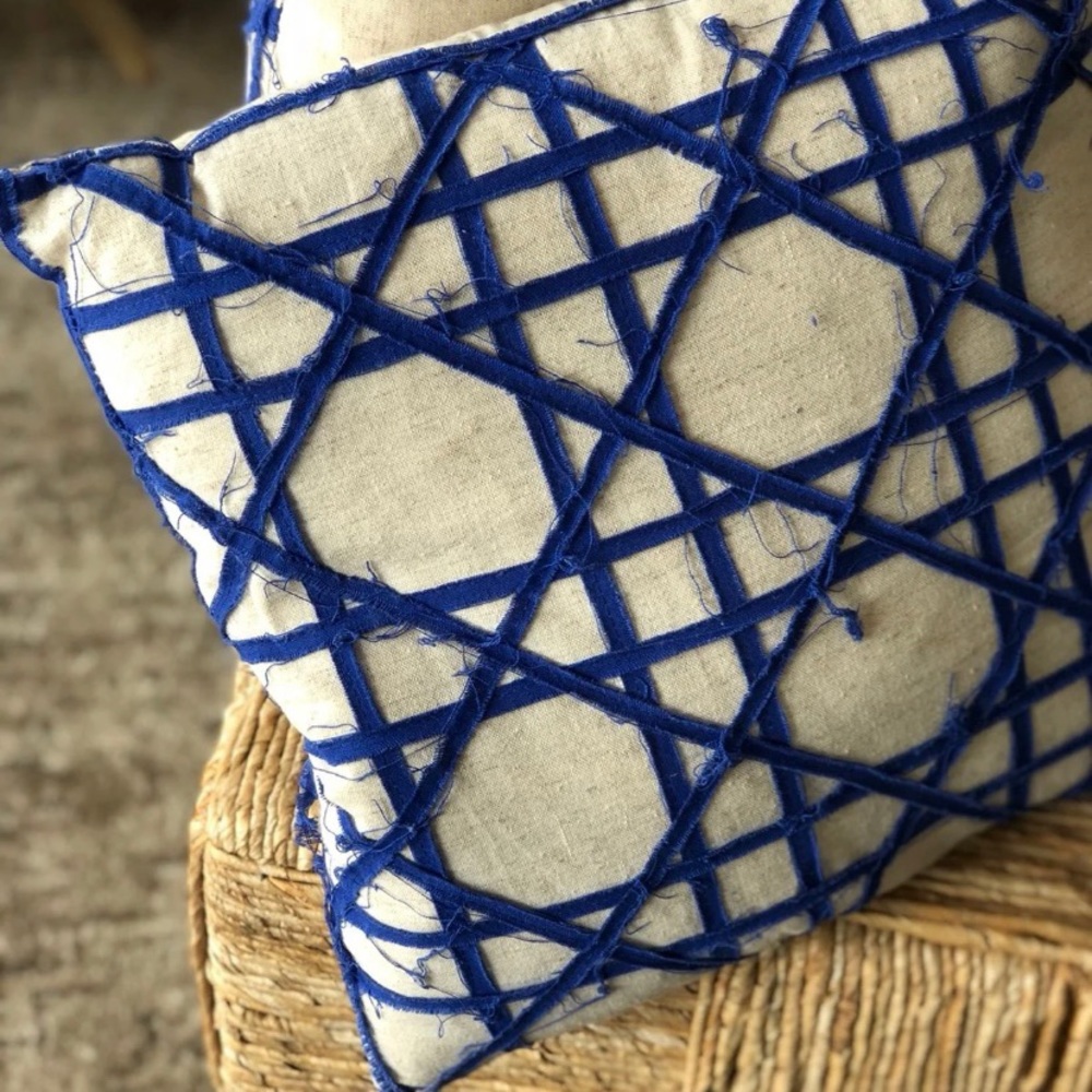 2 throw pillows - Picture 4 of 6